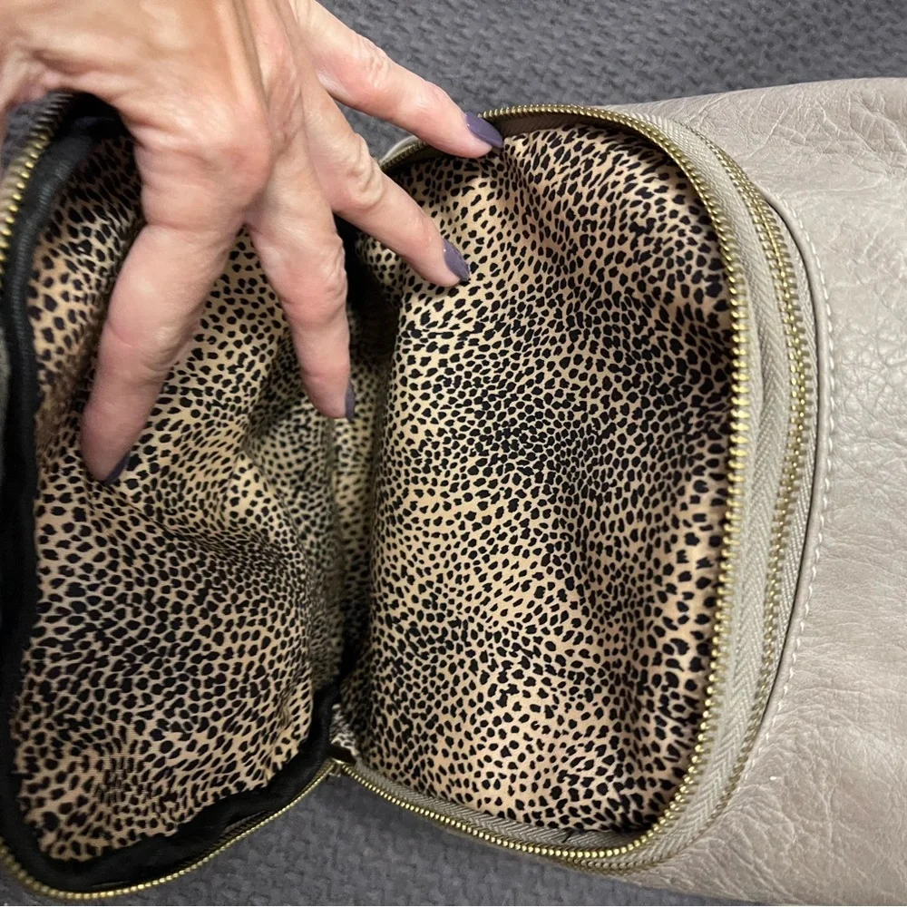 Like New Concealed Carry Crossbody Bag - Picture 8 of 11